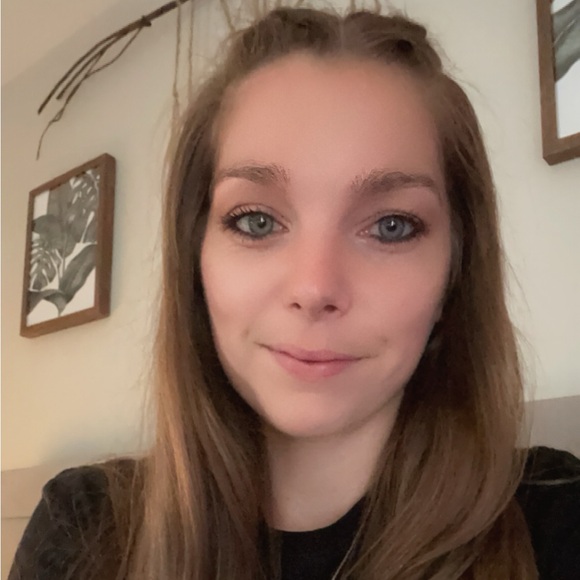 Meet your Posher, Ashley - Picture 1 of 1